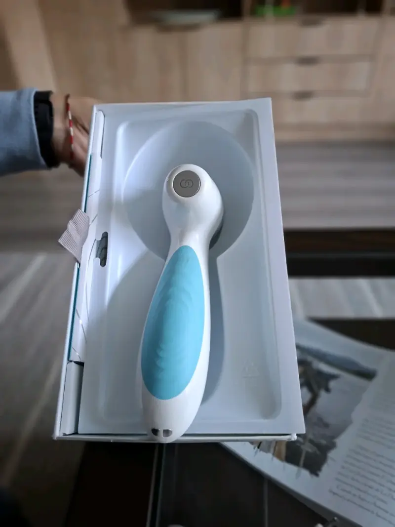 Cepillo facial LumiSpa con cargador - 3