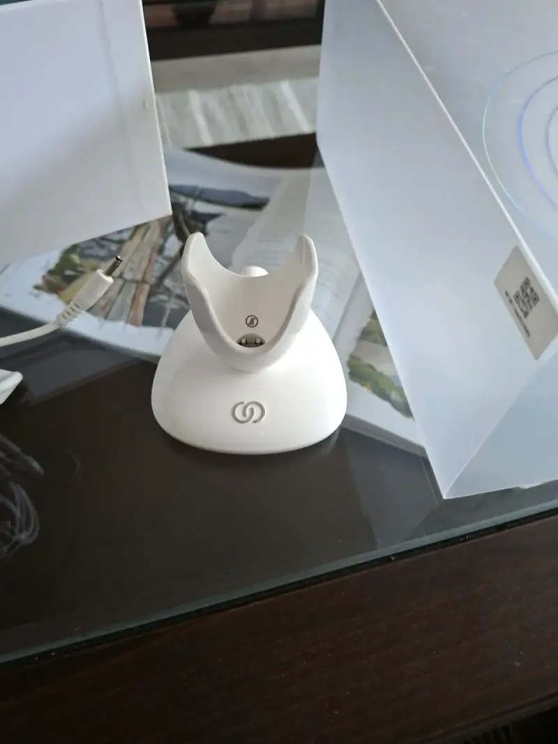Cepillo facial LumiSpa con cargador - 5