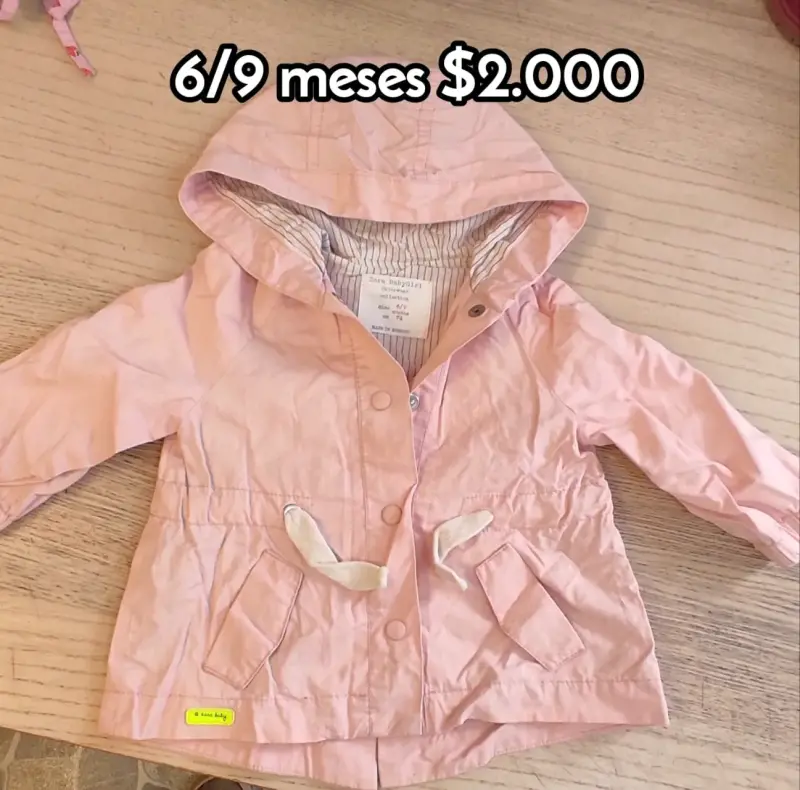 Chaqueta Zara impermeable rosa para bebé 6-9 meses