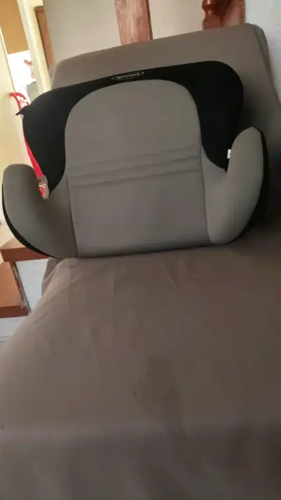 Asiento elevador infantil Graco gris y negro - miniatura 1