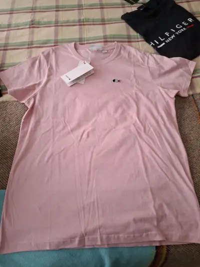 Polera Tommy Hilfiger negra con logo - miniatura 2