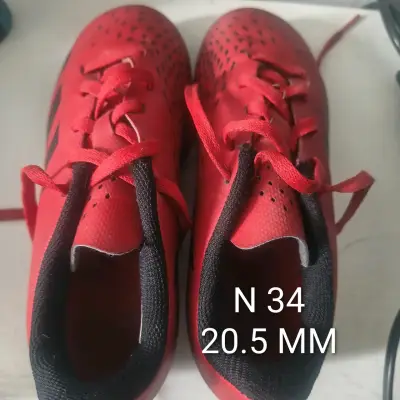 Zapatillas de fútbol rojas con toperoles - miniatura 2