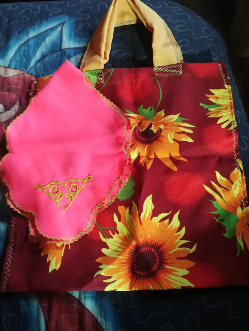 Bolsa de tela con diseño floral chileno - 2
