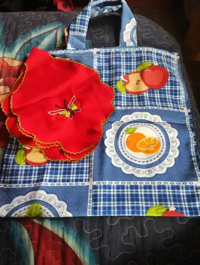 Bolsa de tela con diseño floral chileno - miniatura 3