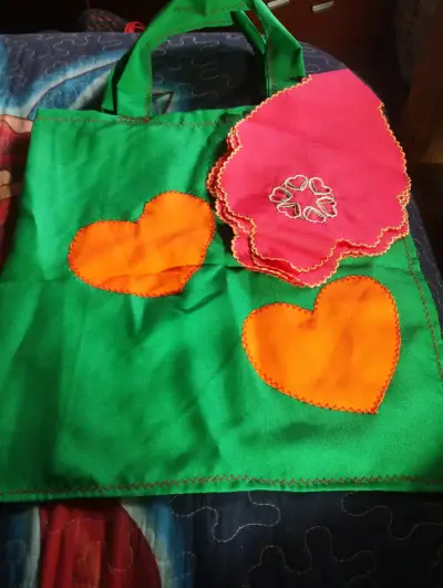 Bolsa de tela con diseño floral chileno - miniatura 4