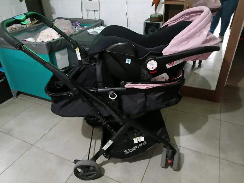 Coche de bebé Bebesit con silla rosada - 1