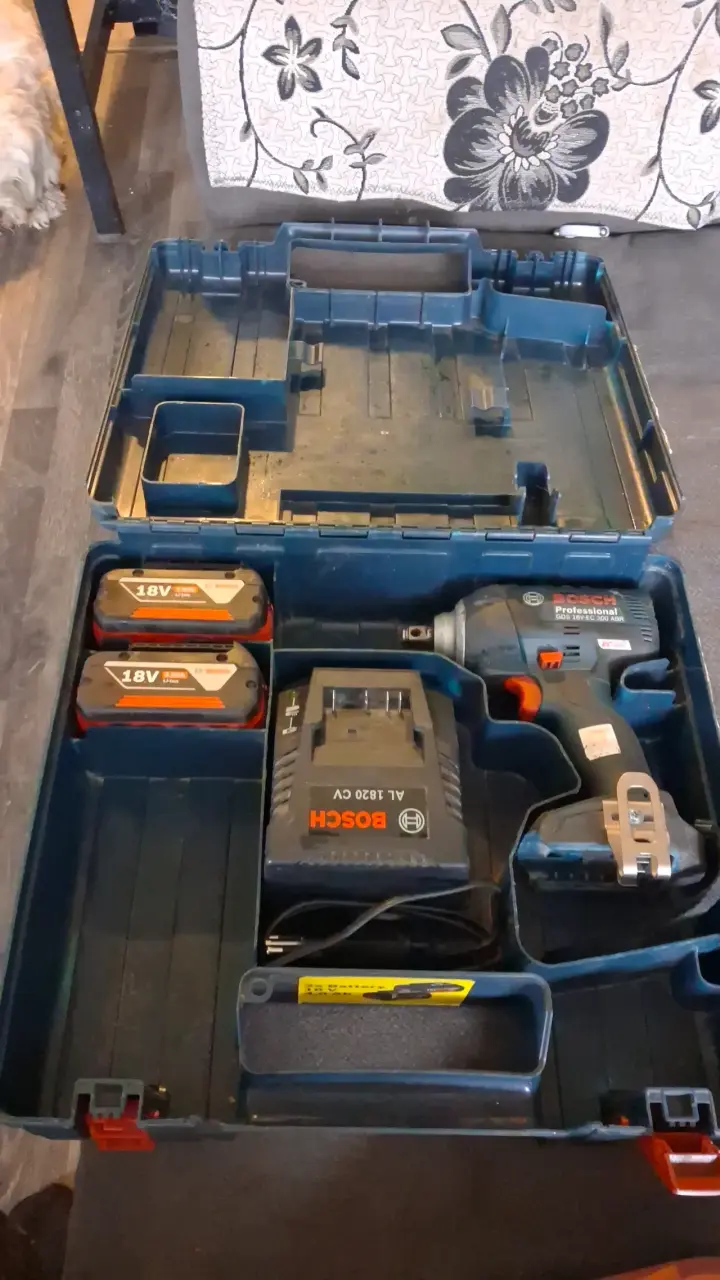 Taladro percutor Bosch 18V con baterías