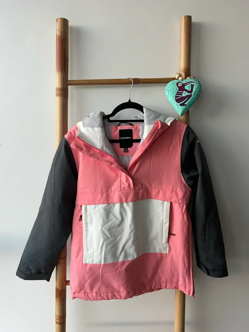 Chaqueta impermeable rosa con capucha - 1