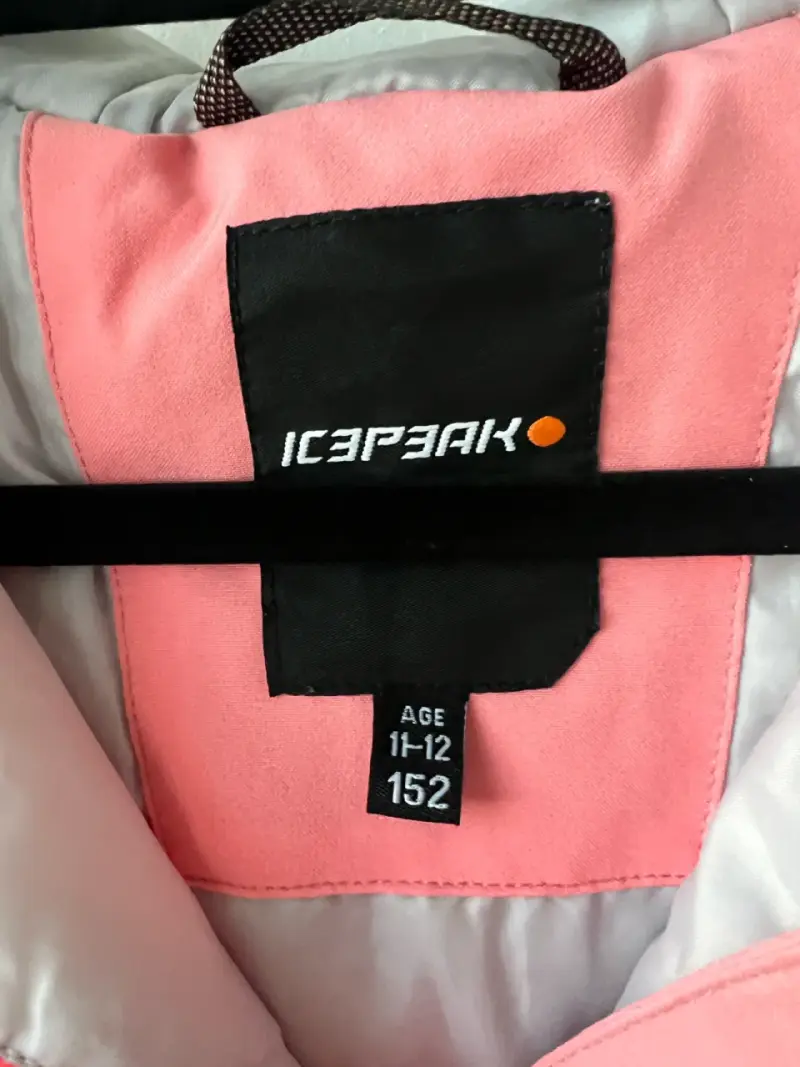 Chaqueta impermeable rosa con capucha - 2