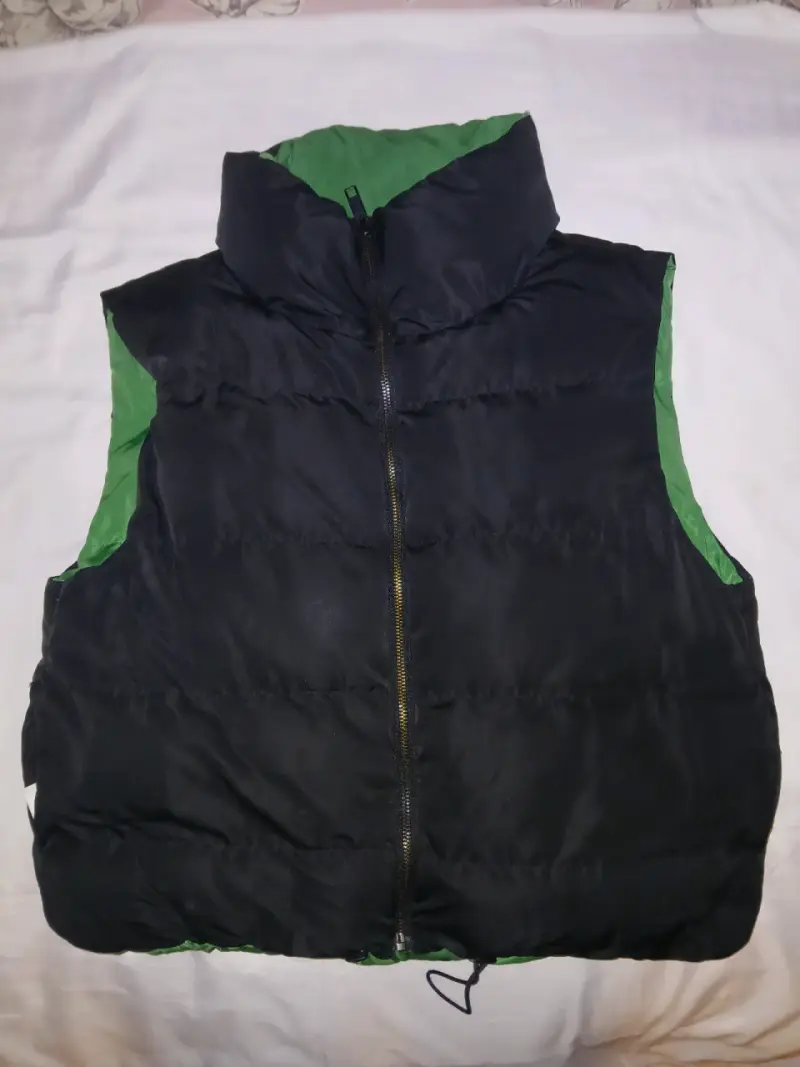 Chaleco reversible negro y verde - 3