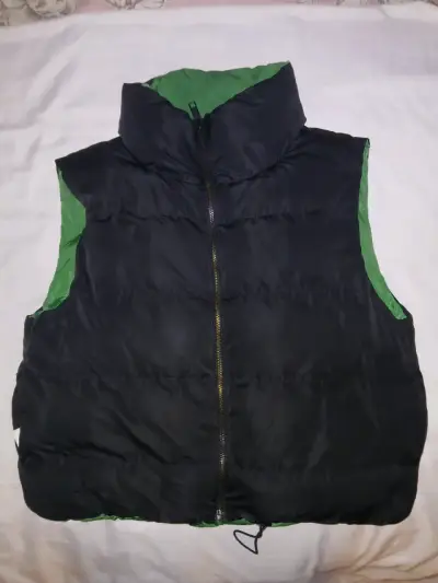 Chaleco reversible negro y verde - miniatura 3