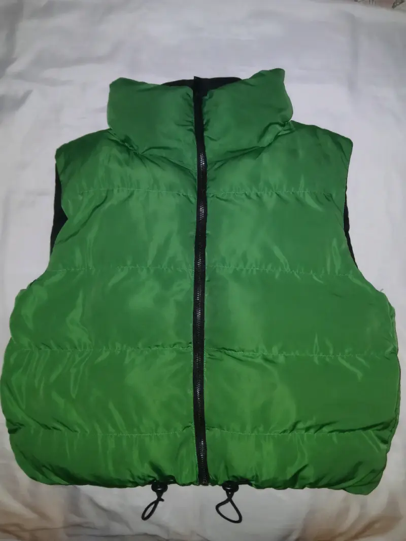 Chaleco reversible negro y verde - 5