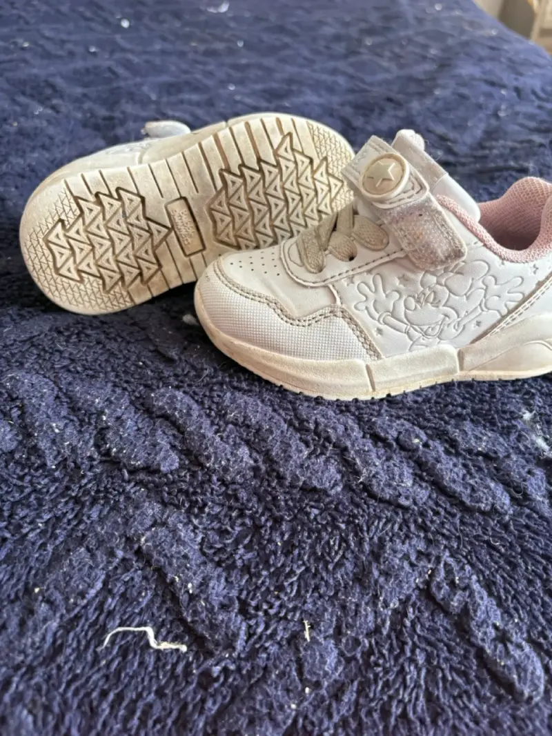 Zapatillas blancas para niña con velcro - 1