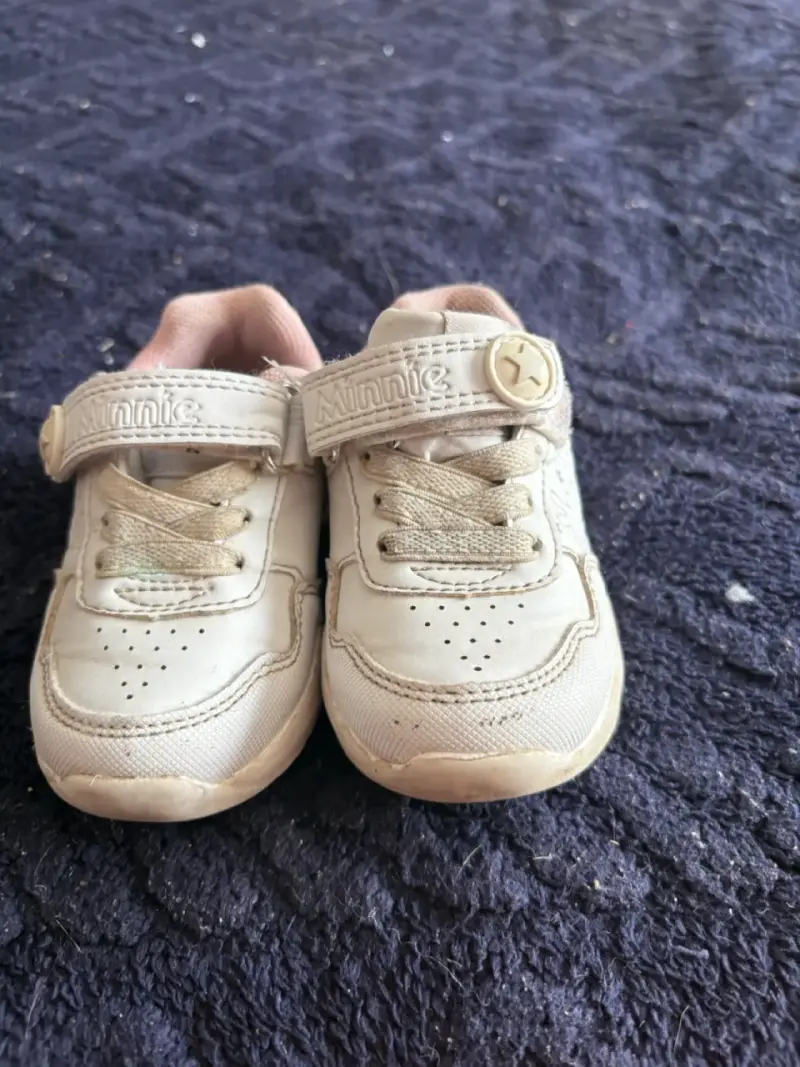 Zapatillas blancas para niña con velcro - 2