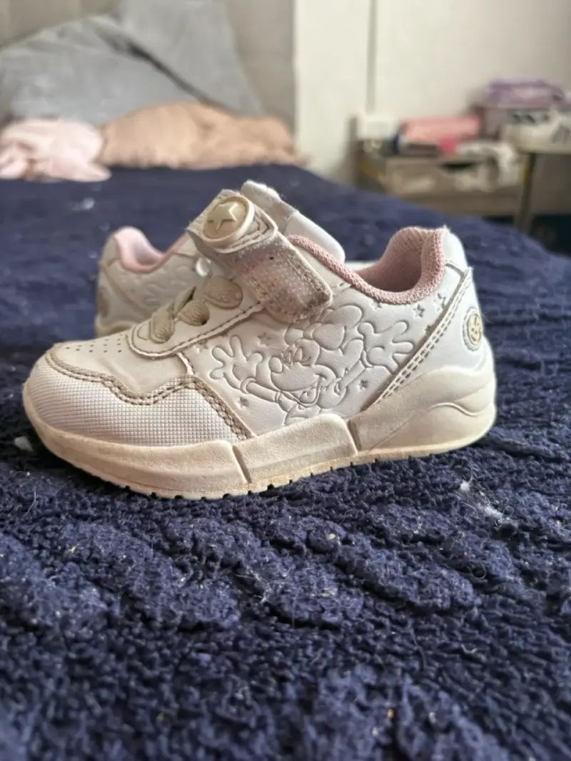 Zapatillas blancas para niña con velcro - 3