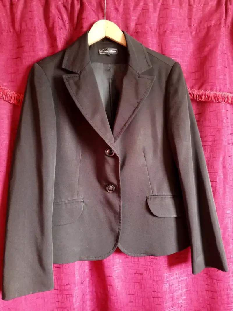Blazer negro elegante para mujer