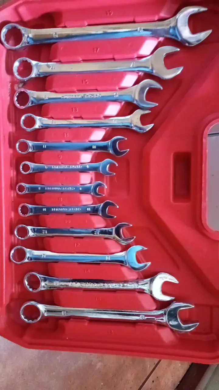 Juego de llaves y dados cromados en estuche - 3