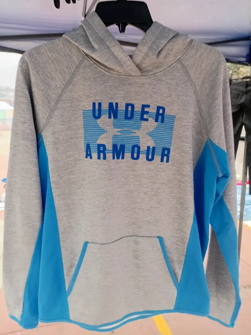 Polerón Under Armour gris y azul con capucha - 1