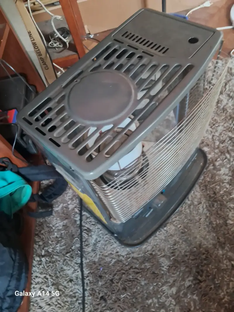 Estufa a parafina casi nueva muy poco uso - 1