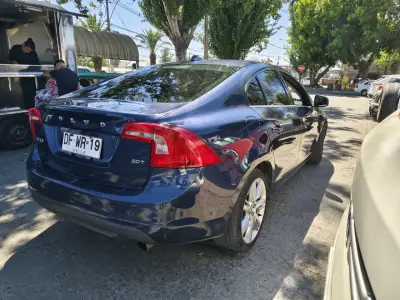 Volvo S60 2.0 T al día todo funcionando - miniatura 3