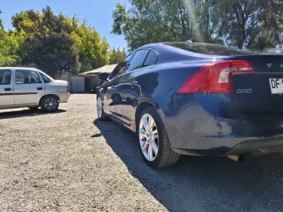 Volvo S60 2.0 T al día todo funcionando - miniatura 5
