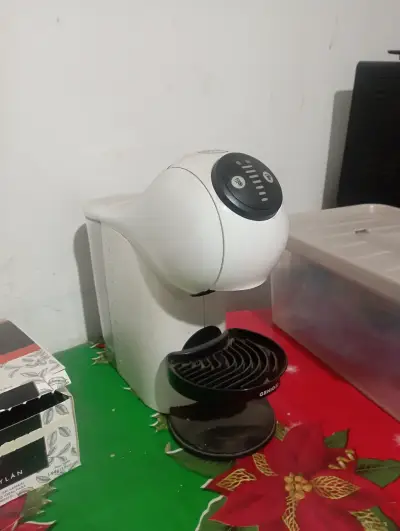 Cafetera Nescafé Dolce Gusto blanca - miniatura 2