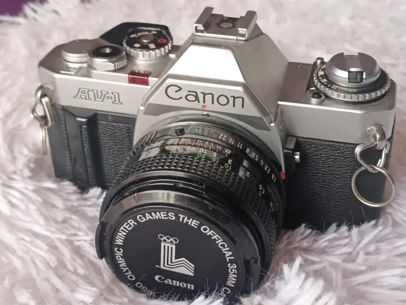 Cámara Canon AV-1 con lente 50mm original - 3