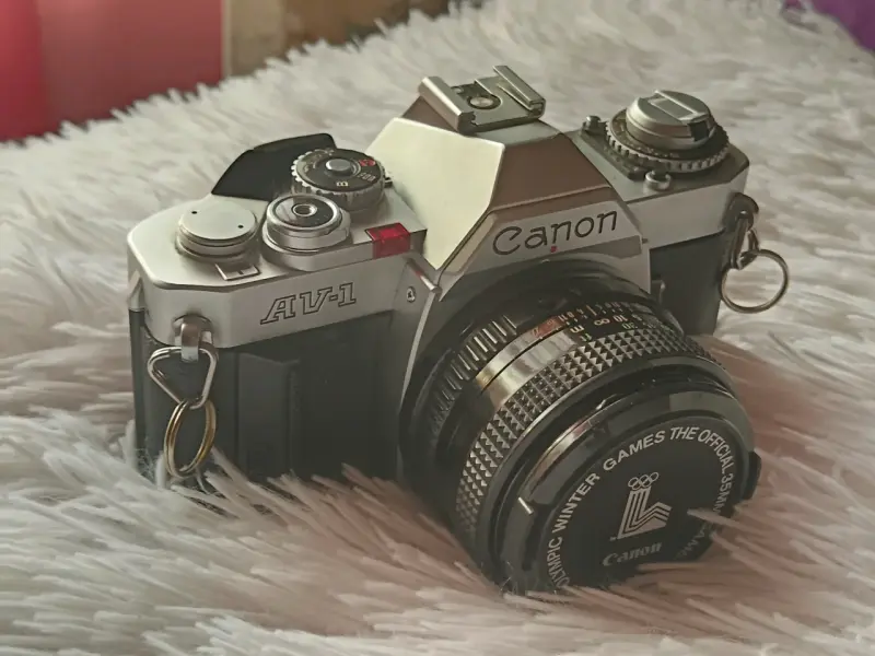 Cámara Canon AV-1 con lente 50mm original - 4