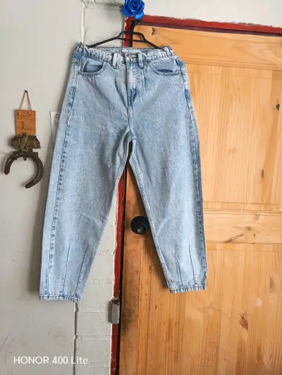 Jeans celestes de mezclilla para mujer - miniatura 1