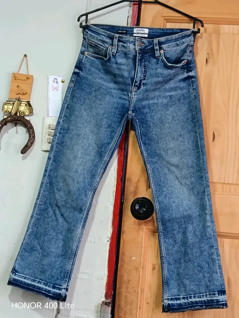 Jeans celestes de mezclilla para mujer - 5