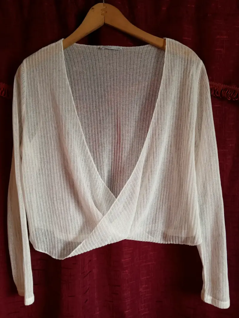 Blusa de gasa con escote cruzado