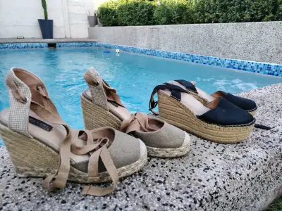 Sandalias de cuña Pollini en colores variados - miniatura 1