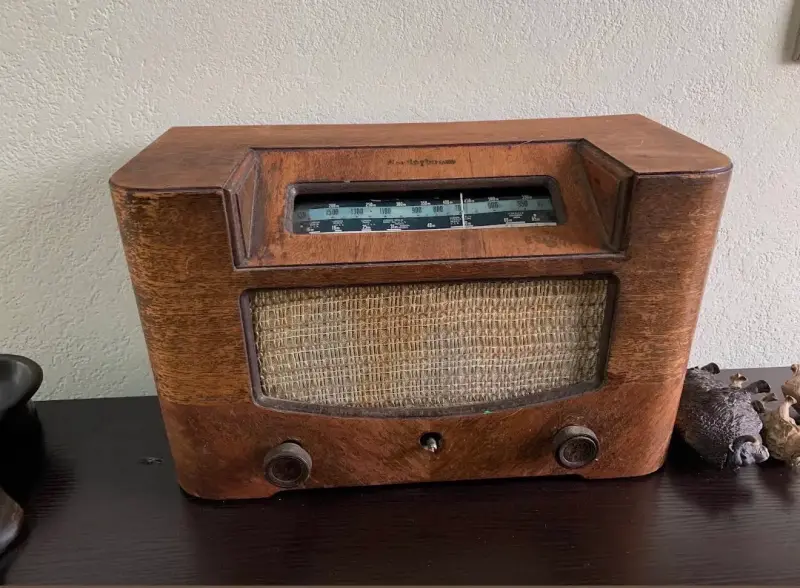 Radio antigua de madera vintage