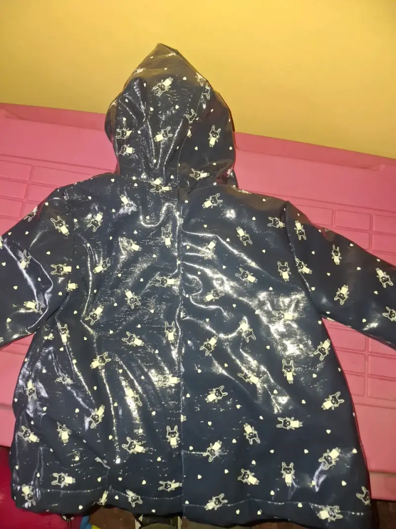 Chaqueta impermeable infantil con capucha - 2