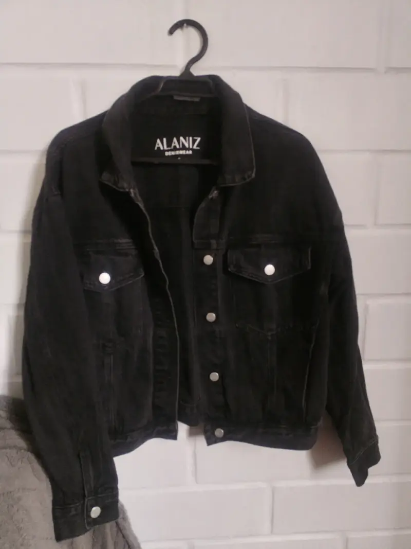 Chaqueta de mezclilla denim negra oversize Alaniz