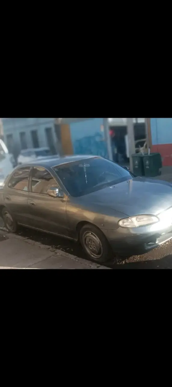 Auto Hyundai usado en buen estado - 1