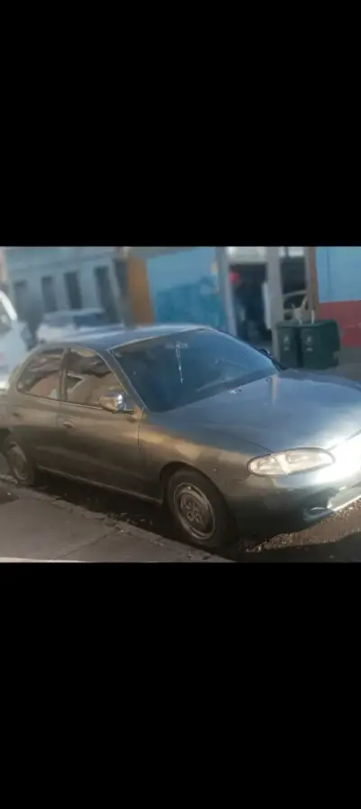 Auto Hyundai usado en buen estado - miniatura 1