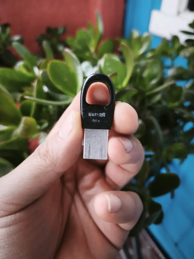 Pendrive Maxell 64GB compacto USB - 2