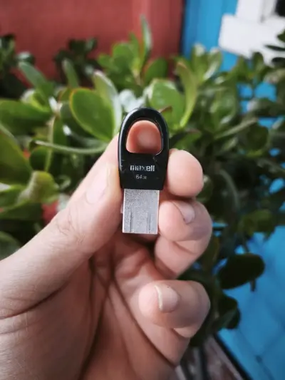 Pendrive Maxell 64GB compacto USB - miniatura 2
