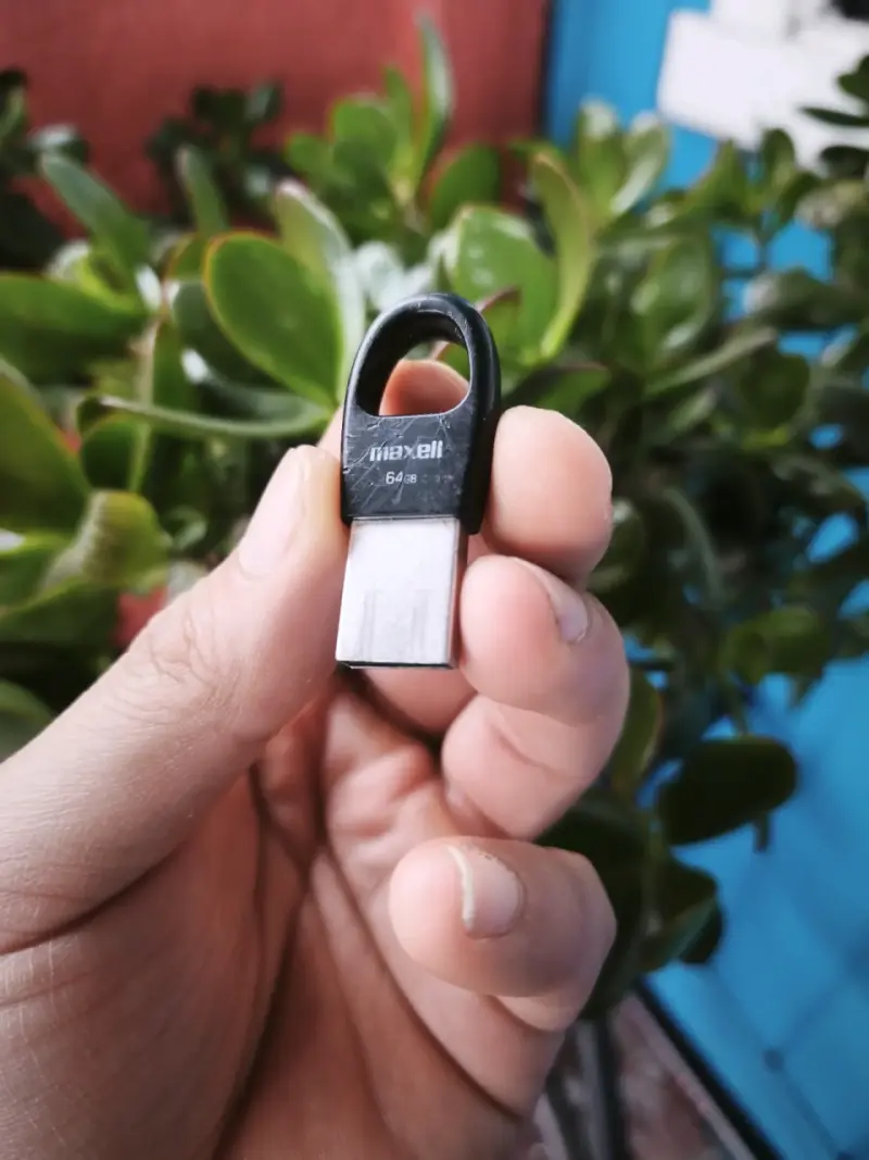 Pendrive Maxell 64GB compacto USB - 3