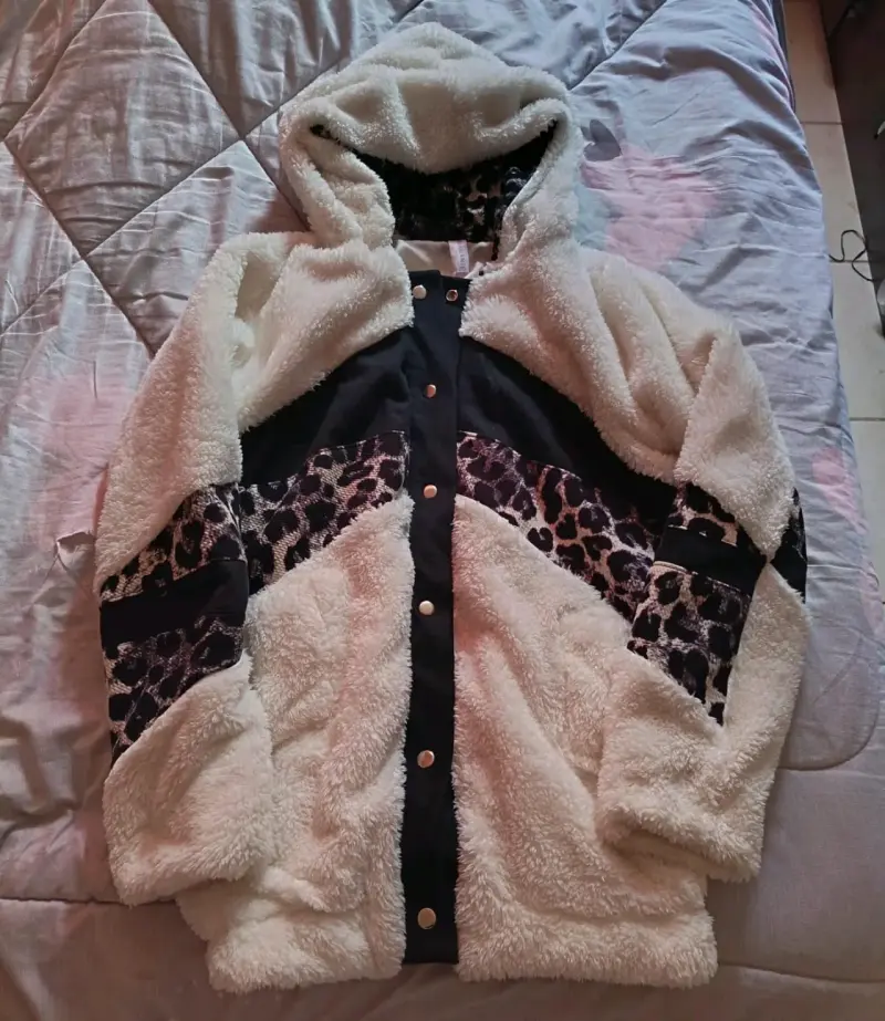 Chaqueta de felpa con capucha y estampado animal - 1