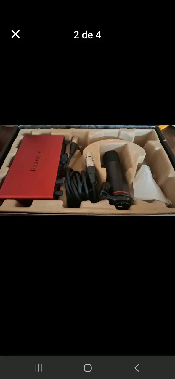 Interfaz de audio Focusrite Scarlett 2i2 con micrófono - 2