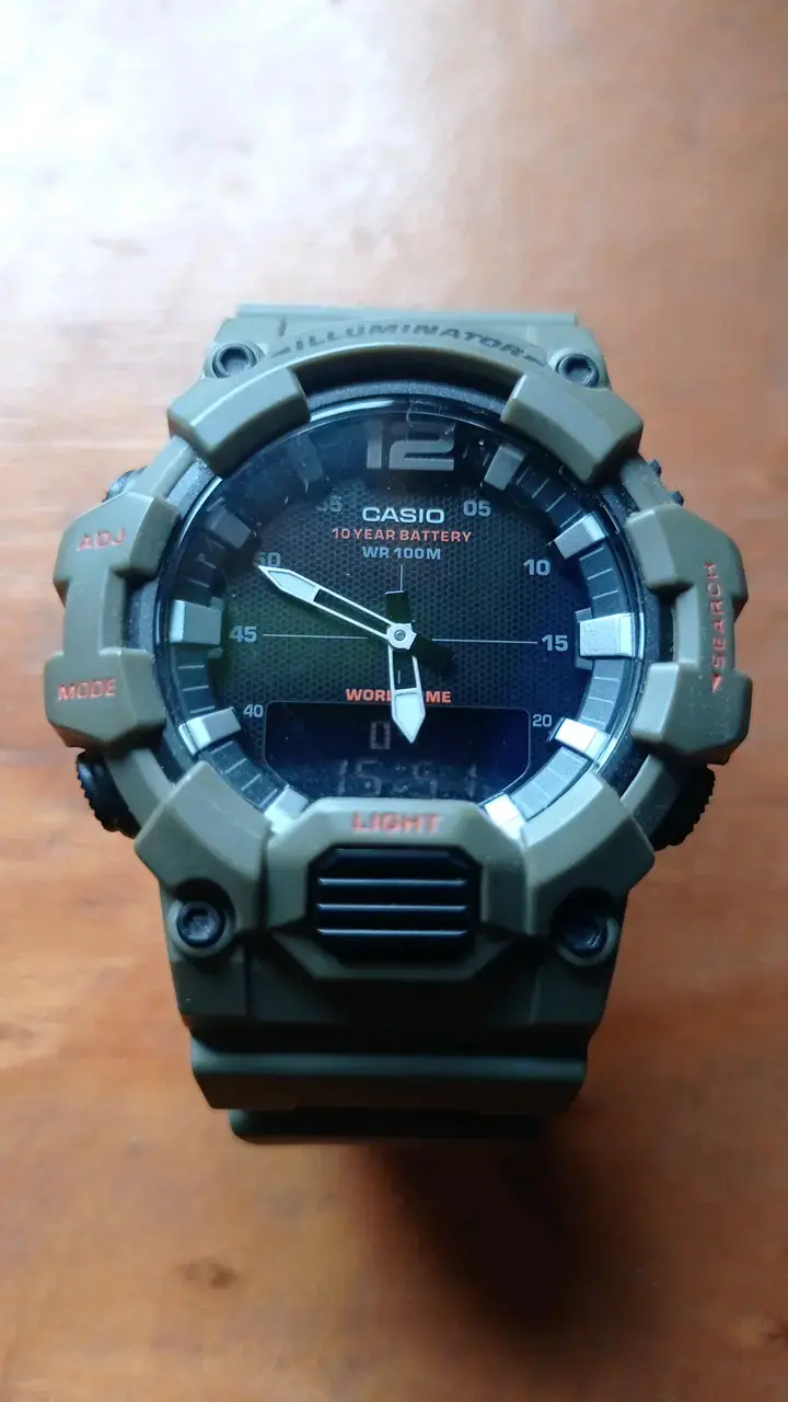 Reloj Casio resistente al agua con batería de 10 años - 1