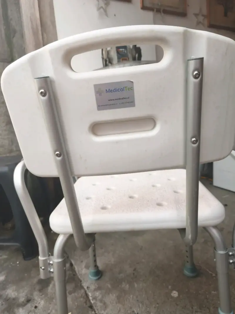 Silla de baño ajustable con respaldo - 2