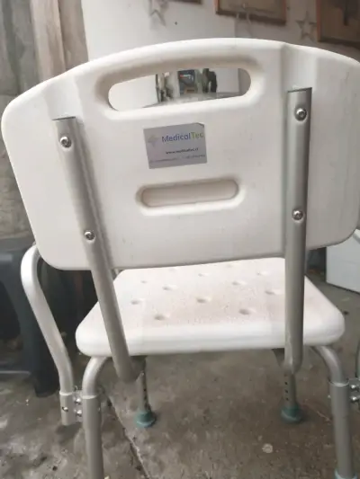 Silla de baño ajustable con respaldo - miniatura 2