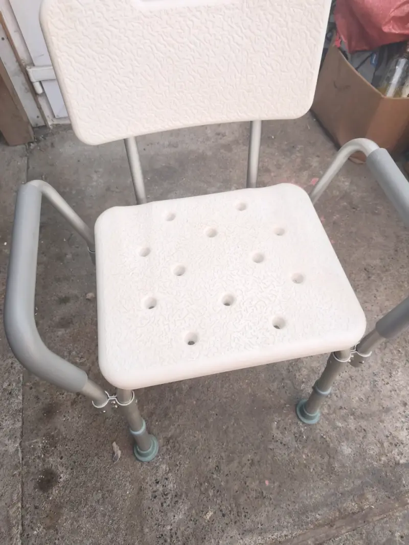 Silla de baño ajustable con respaldo - 3