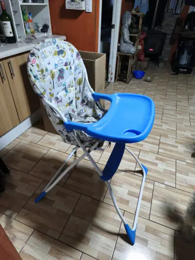 Silla de comer para bebé con bandeja azul - miniatura 1