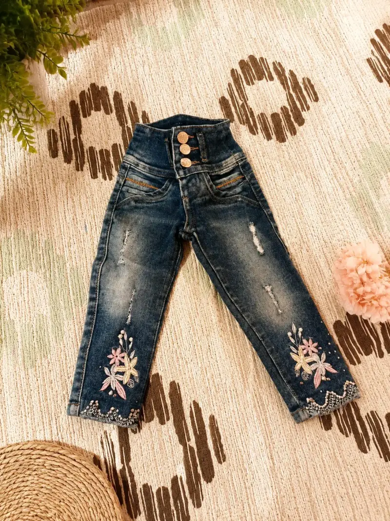 Jeans infantiles bordados con flores - 1