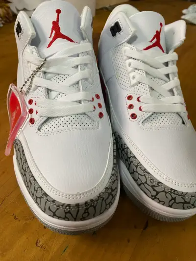 Zapatillas deportivas Air Jordan blancas y rojas - miniatura 2