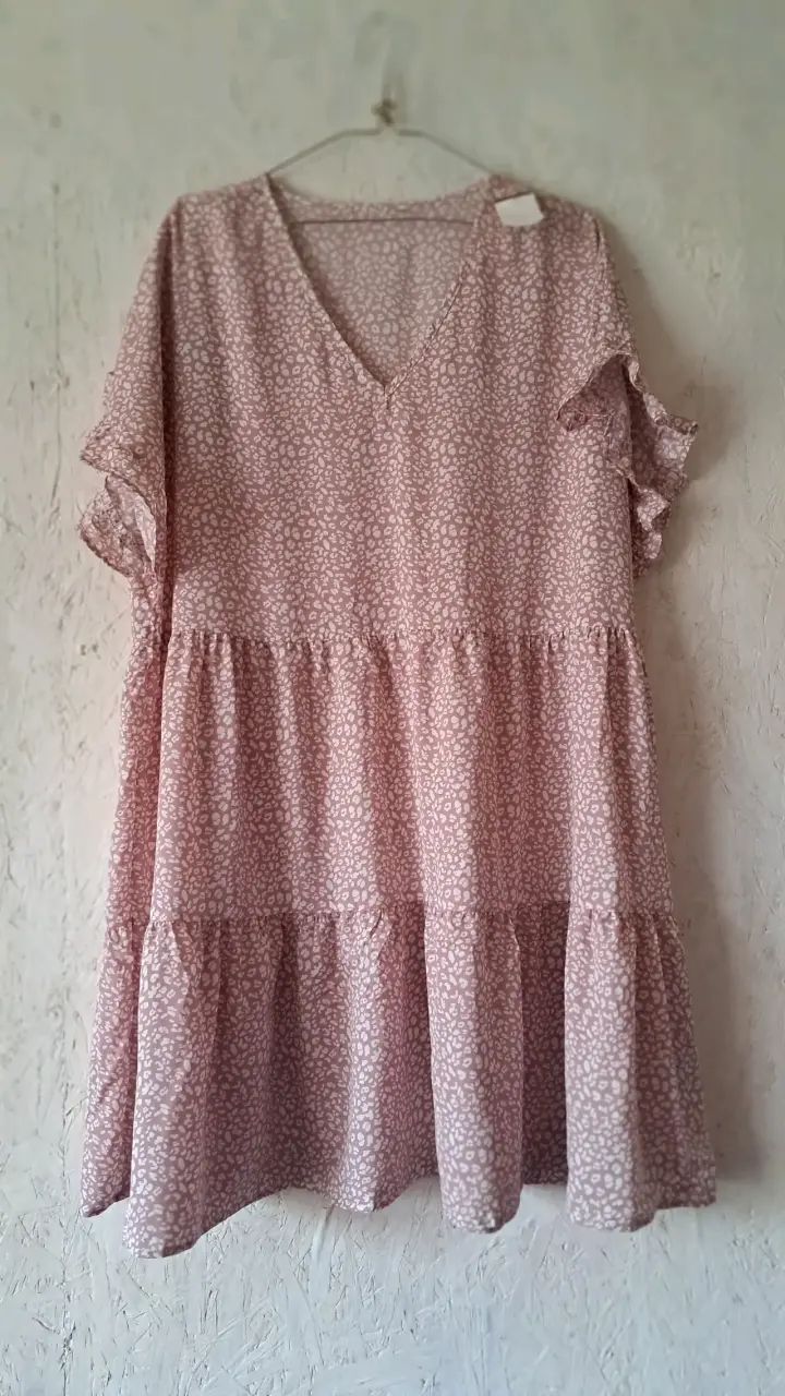 Vestido rosa con estampado floral - 1